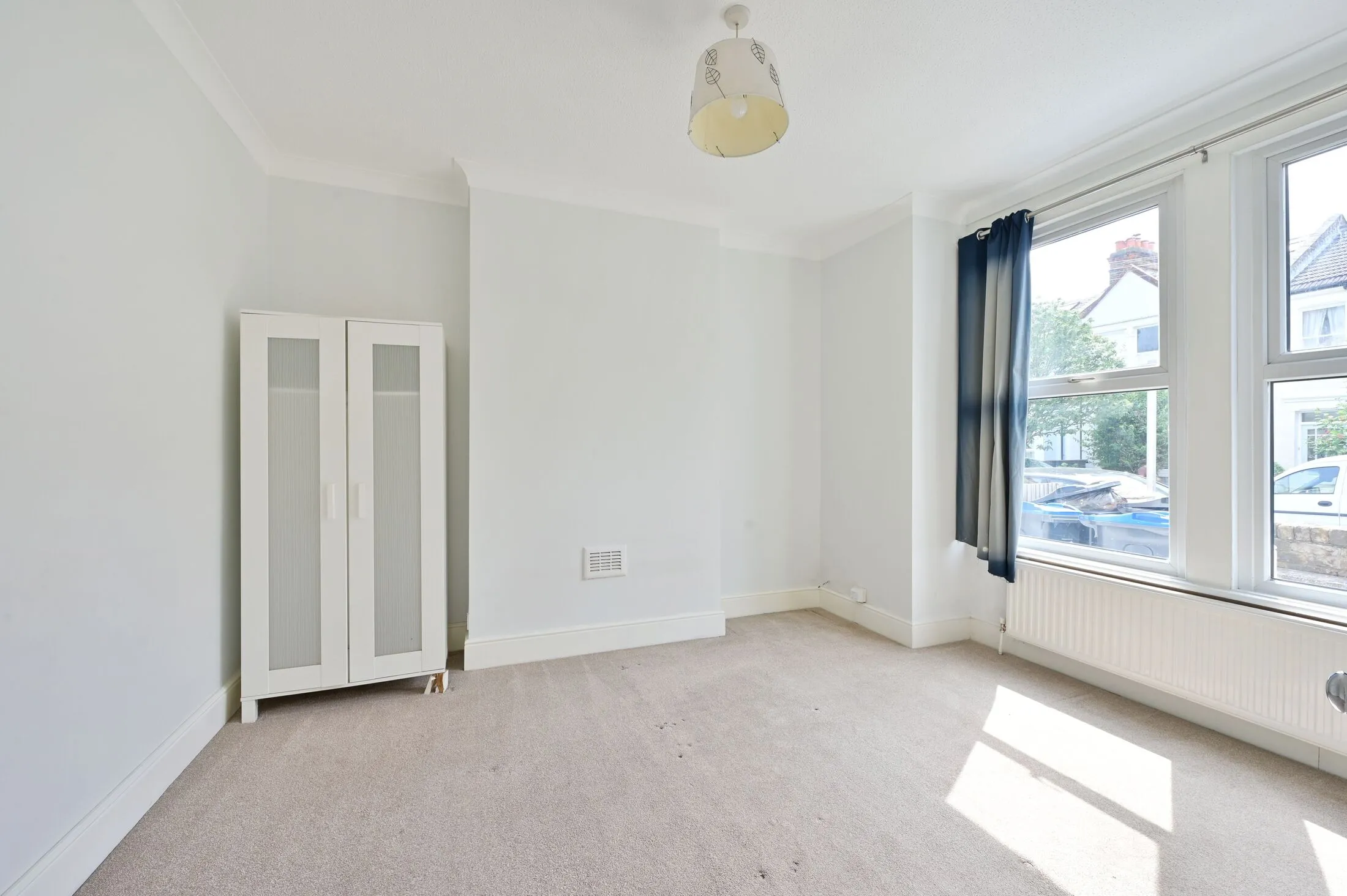 Flat Kohat Road in Greater London