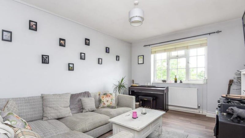 Room Cedar Court in Greater London
