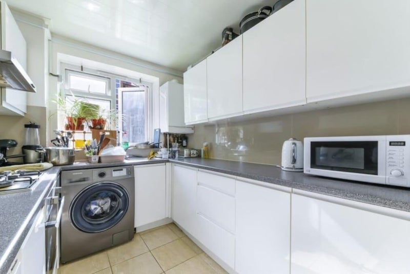 Room Cedar Court in Greater London