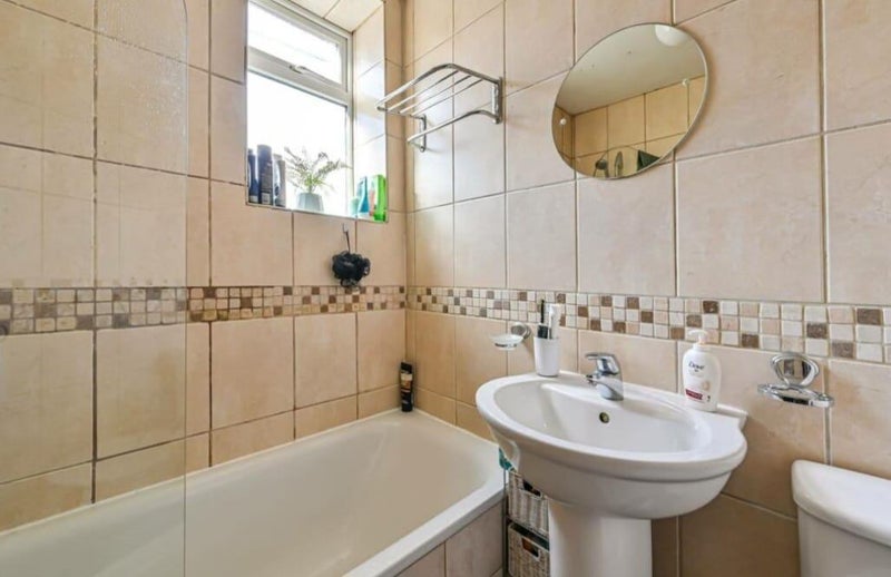 Room Cedar Court in Greater London
