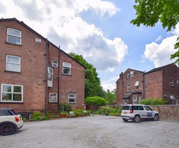 Flat Poplar Road in Trafford