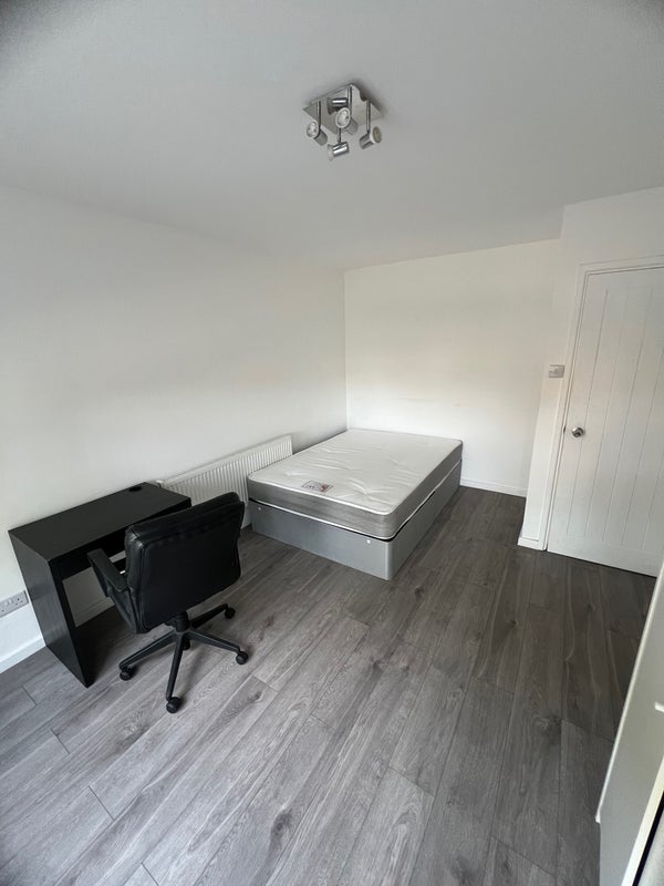 Room Patrick Connolly Gardens in Greater London