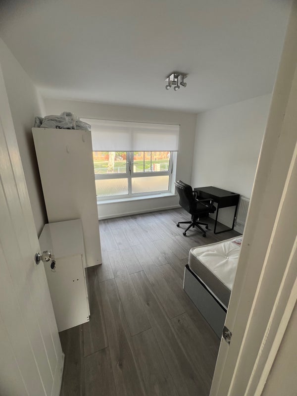 Room Patrick Connolly Gardens in Greater London