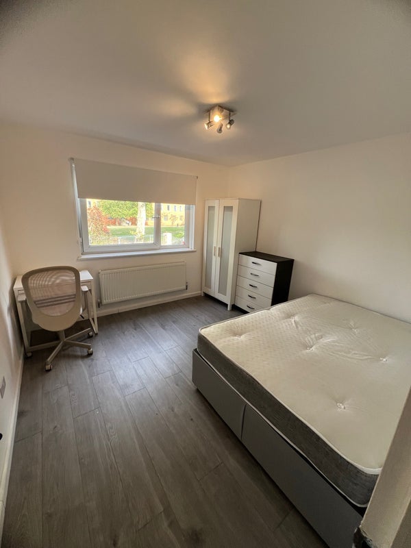 Room Patrick Connolly Gardens in Greater London