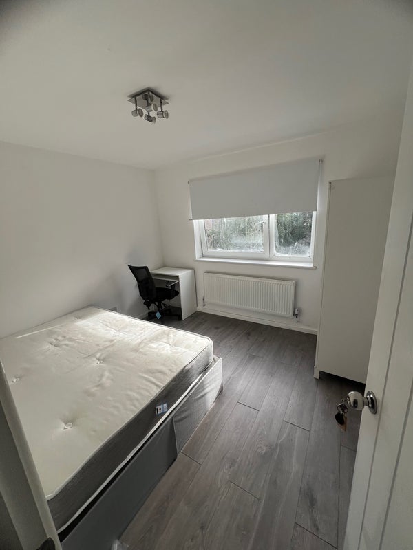 Room Patrick Connolly Gardens in Greater London