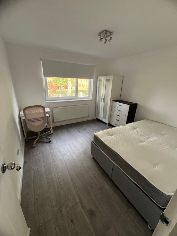 Room Patrick Connolly Gardens in Greater London