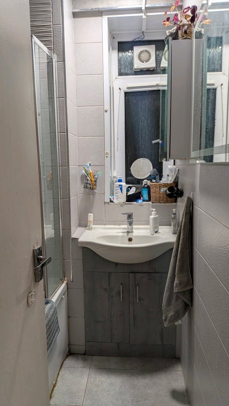 Room Wilton Way in Greater London