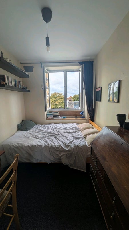 Room Wilton Way in Greater London