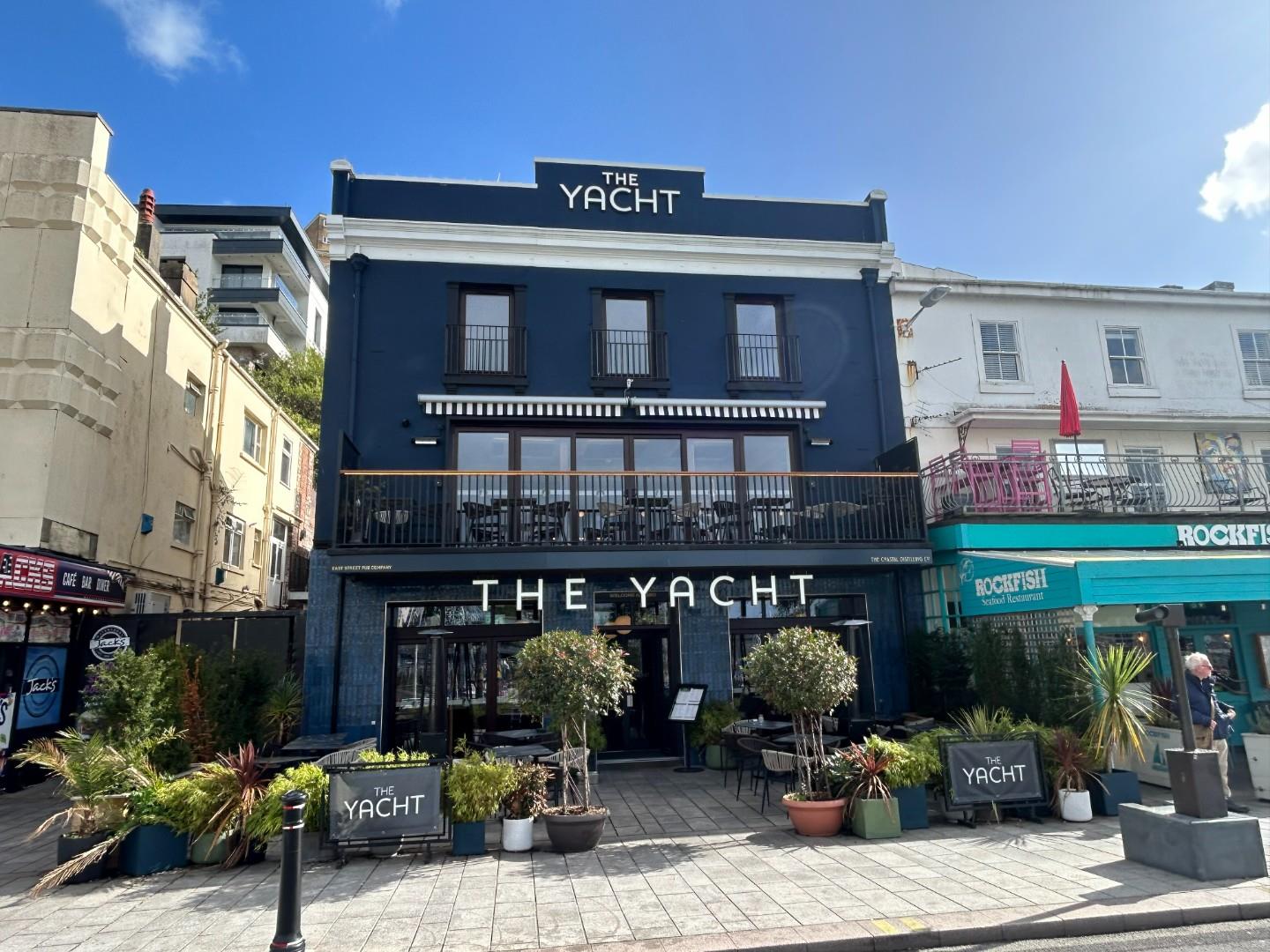 Flat Victoria Parade in Torquay