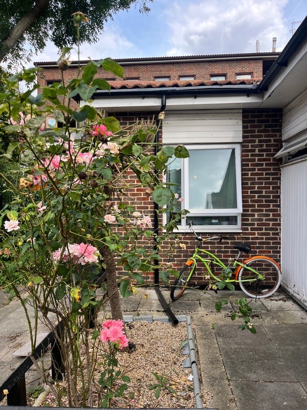 Room Mallard Close in Greater London