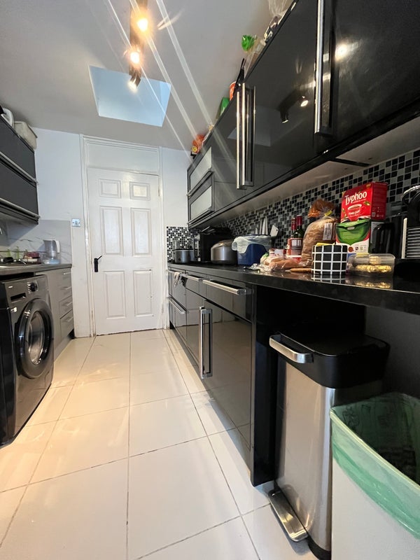 Room Mallard Close in Greater London