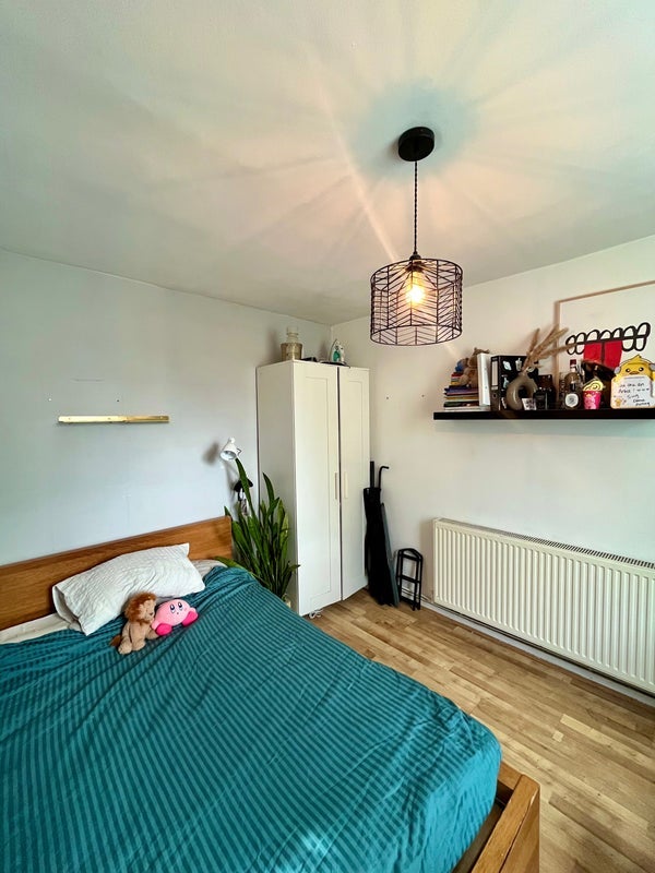 Room Mallard Close in Greater London