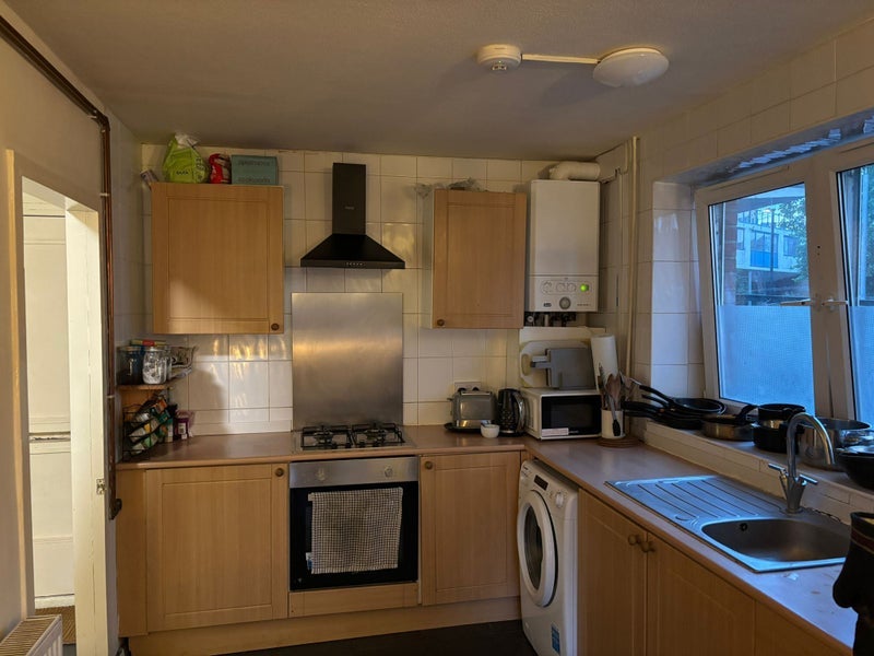 Room Binfield Road in Greater London