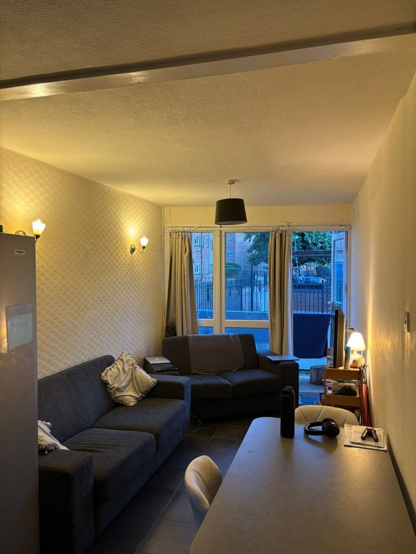 Room Binfield Road in Greater London
