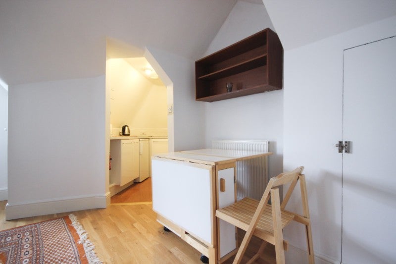 Flat Buxton Gardens in Greater London