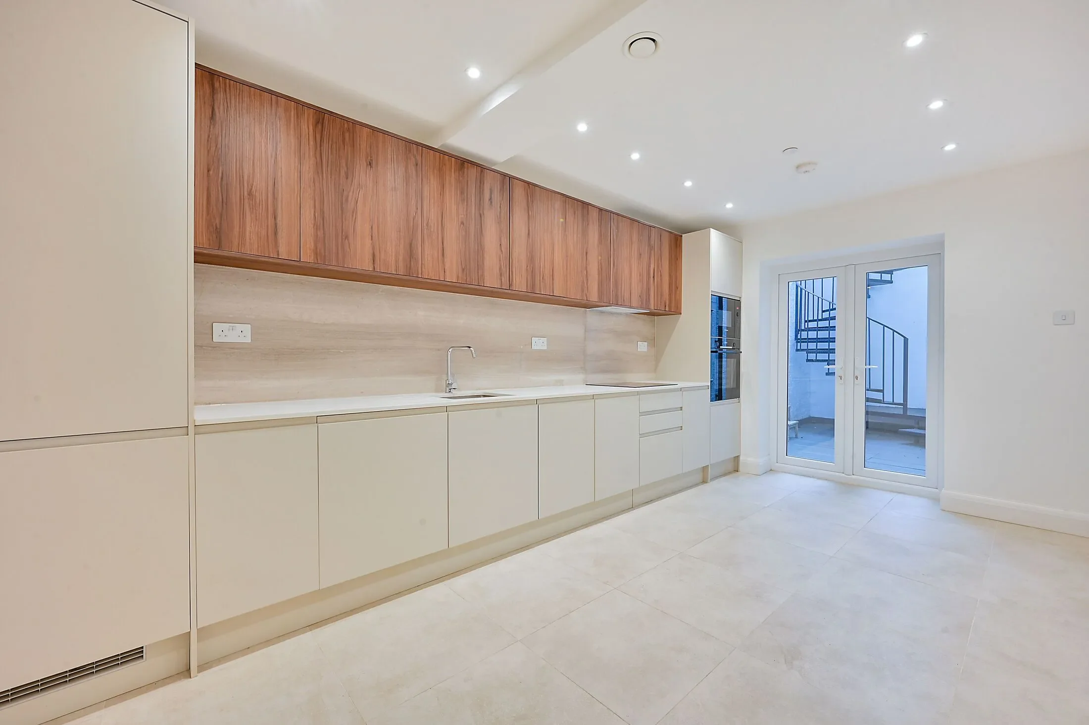 Flat Sulgrave Road in Greater London