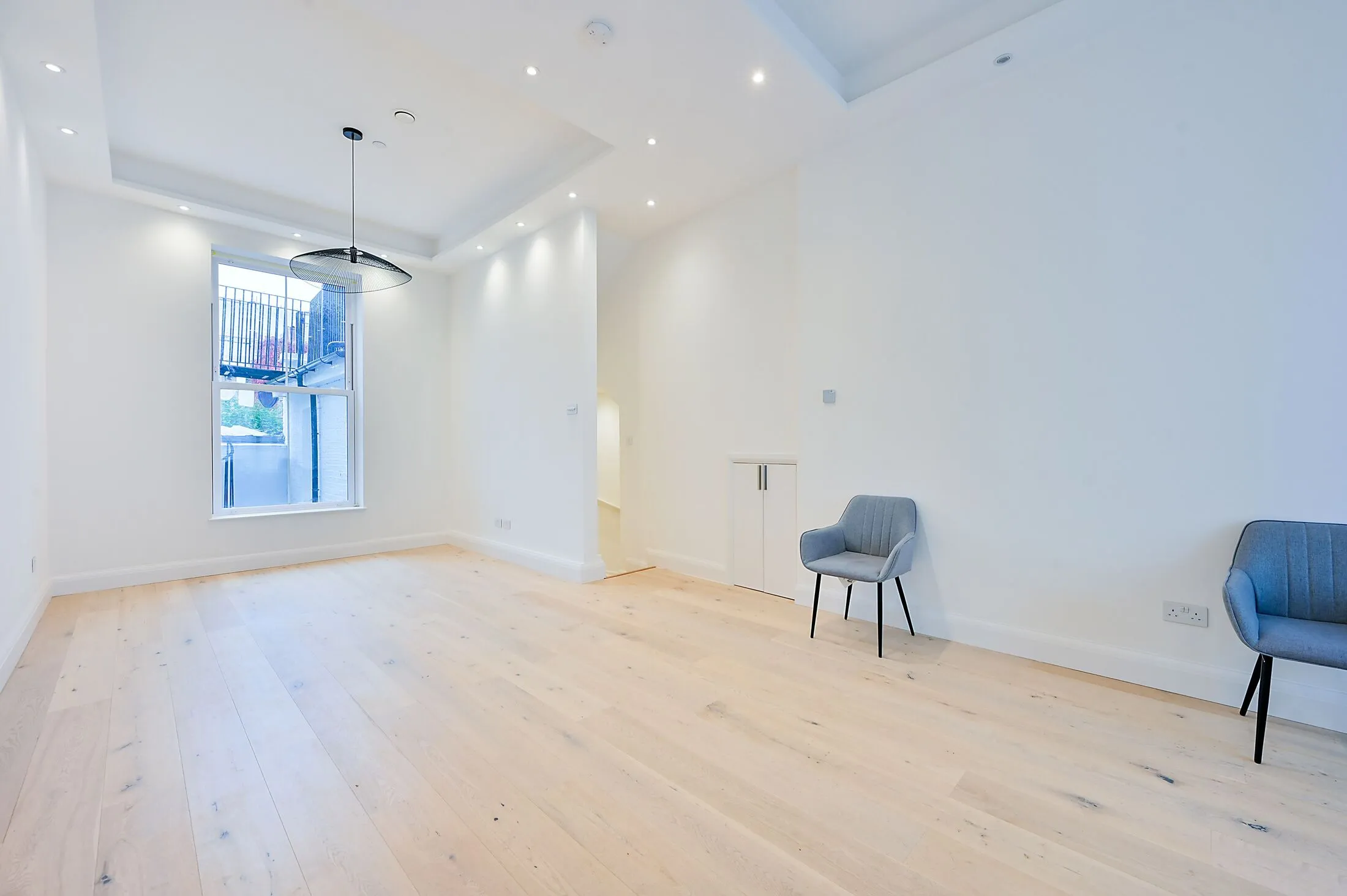 Flat Sulgrave Road in Greater London