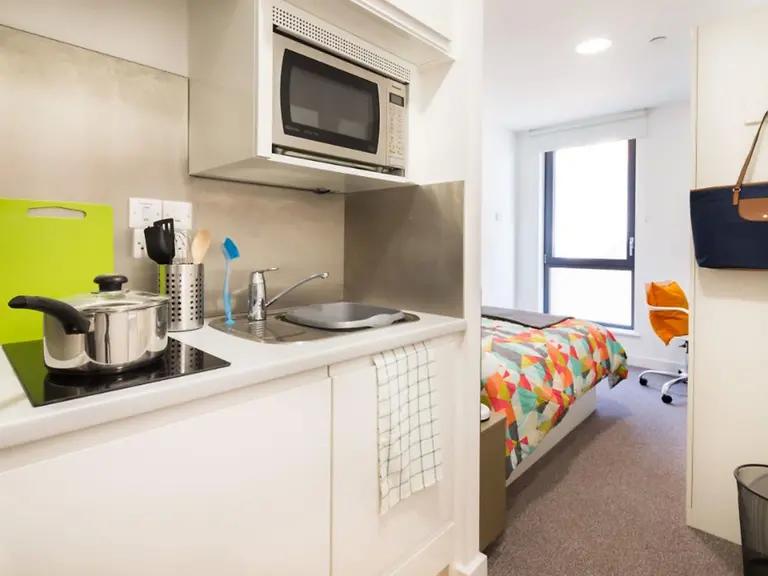 Room Empire Way in Greater London