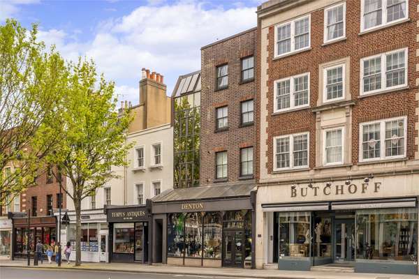 Flat Kensington Church Street in Greater London