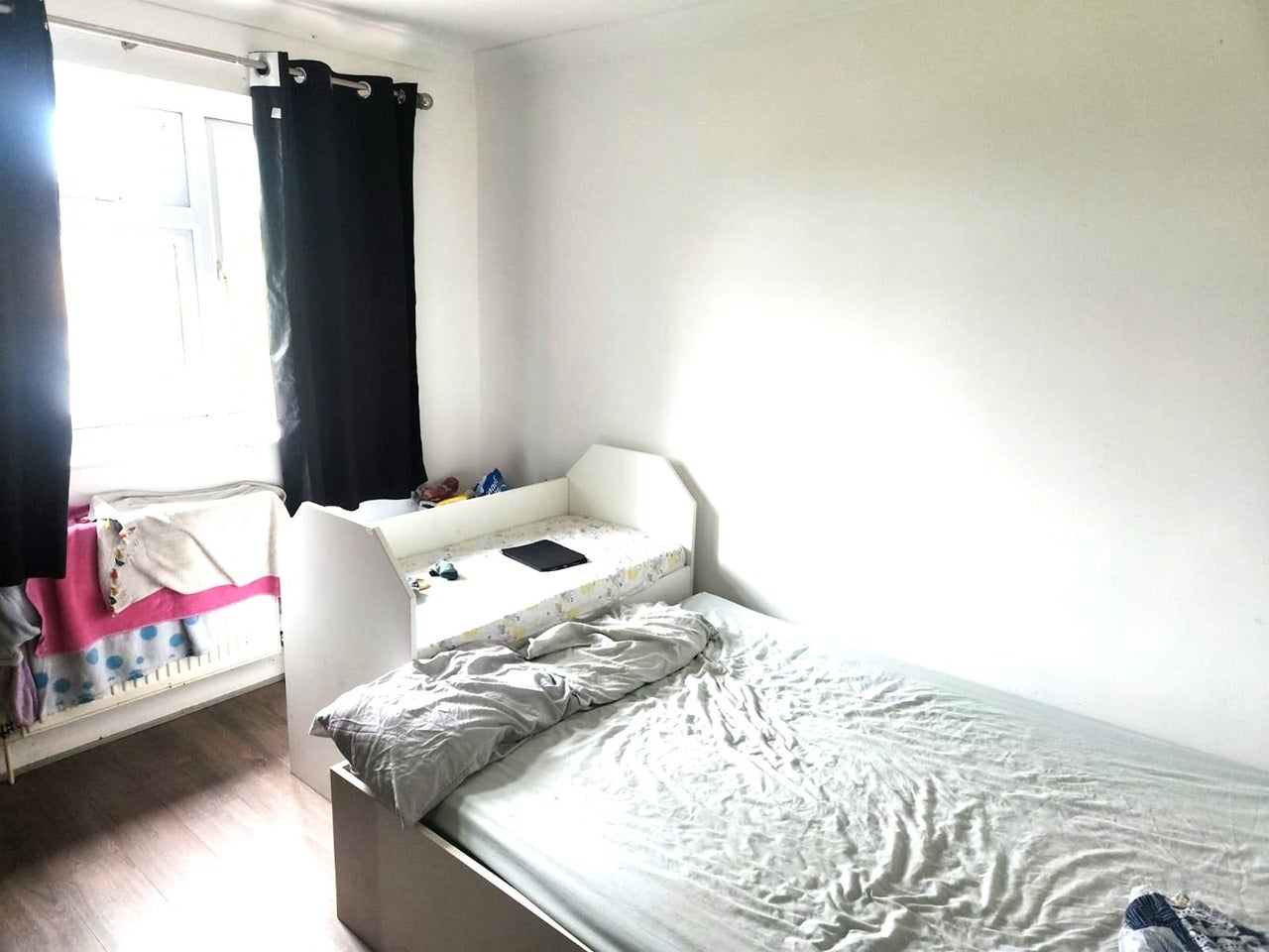House Perry Close in Greater London