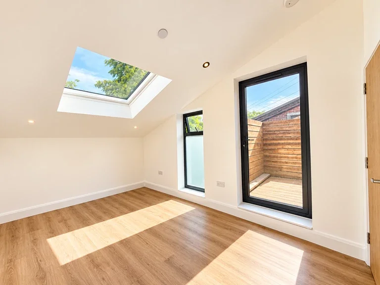 Flat Bushey Grove Road in Hertsmere
