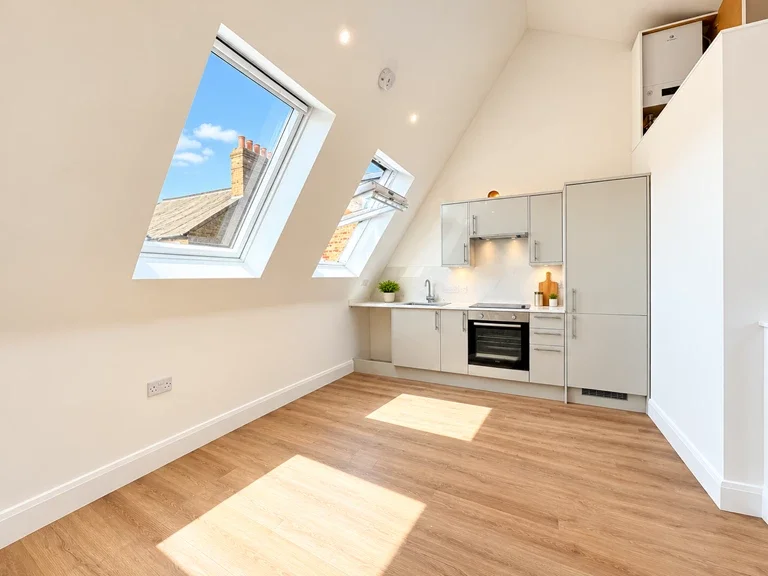 Flat Bushey Grove Road in Hertsmere