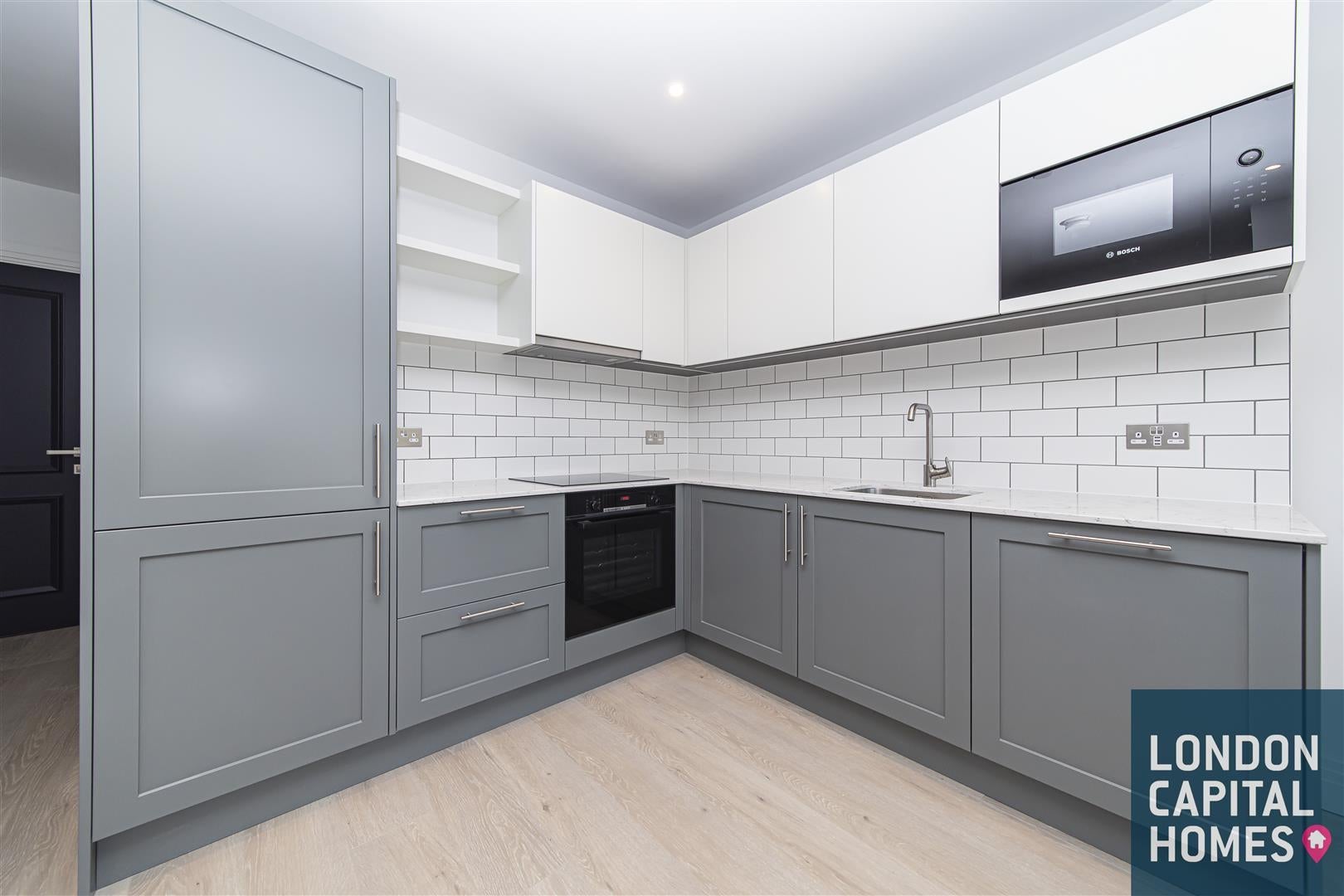Flat Mattock Lane in Greater London