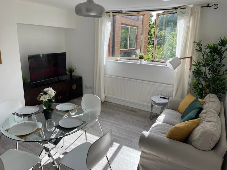 Flat Cape Yard in Greater London