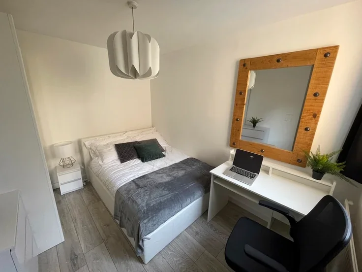 Flat Cape Yard in Greater London