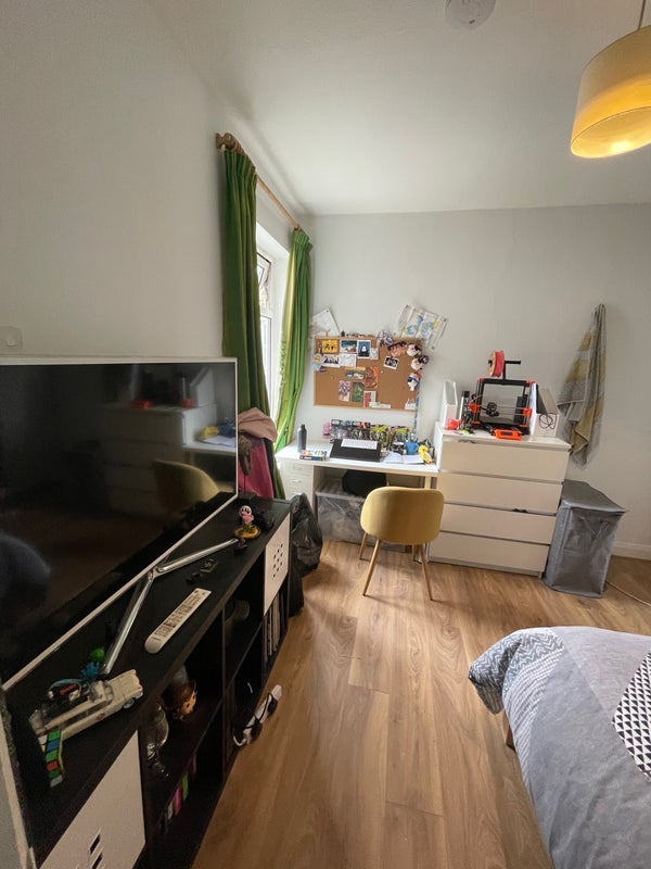 Room Wildberry Close in Greater London