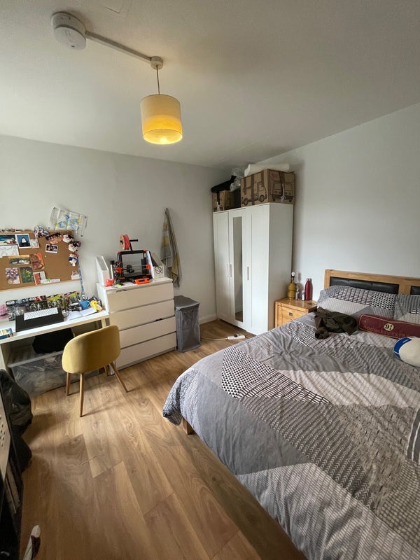 Room Wildberry Close in Greater London
