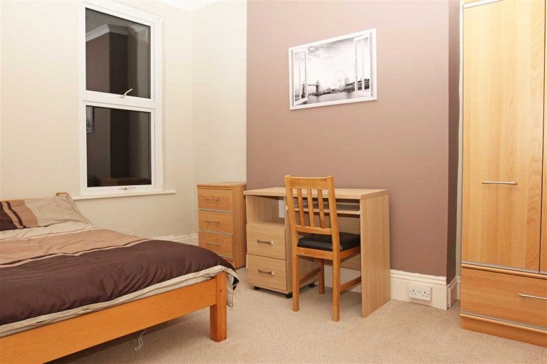 Room Turret Grove in Plymouth