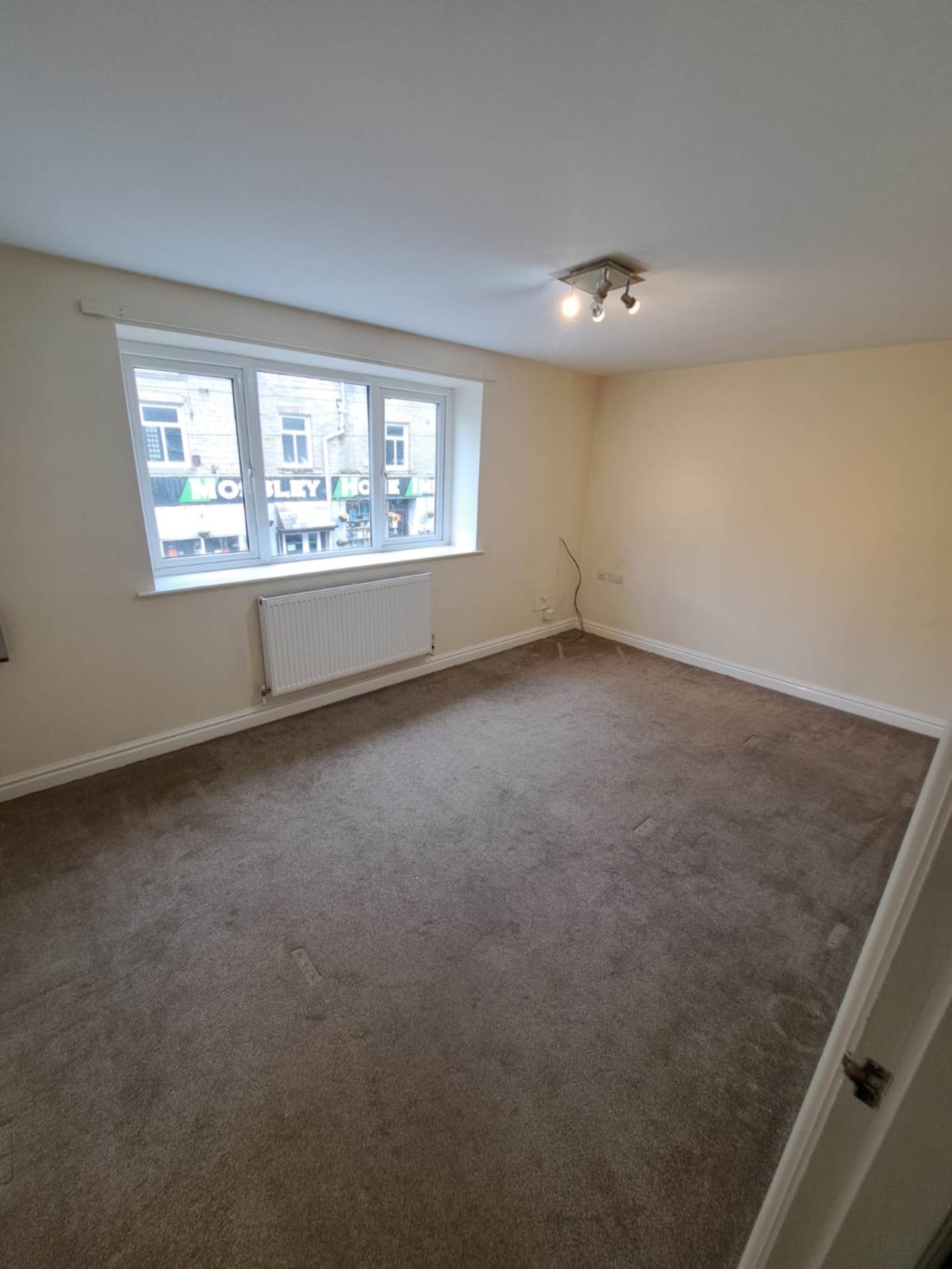 Flat Manchester Road in Tameside