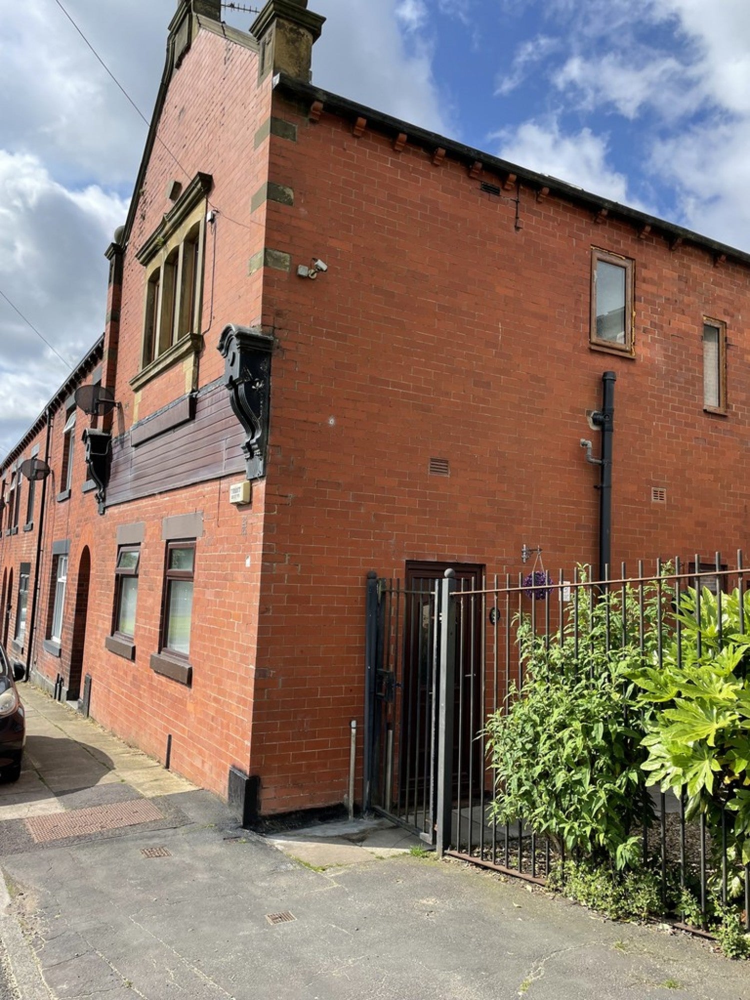 Flat Dewhirst Road in Milnrow