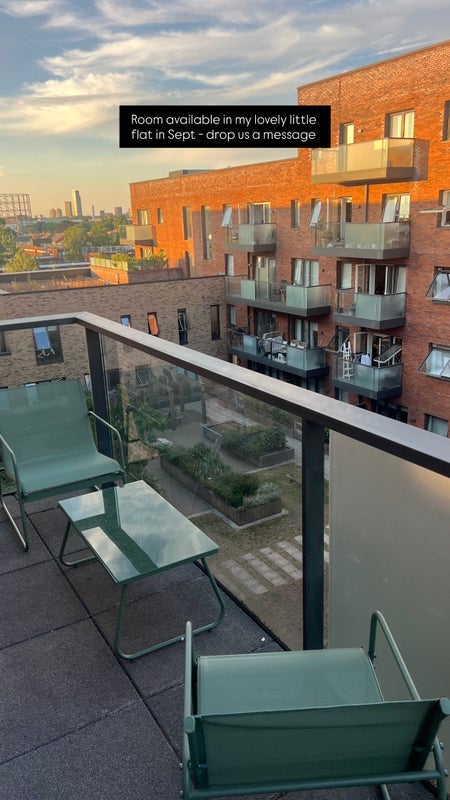 Room Hollydene in Greater London