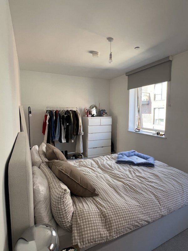 Room Hollydene in Greater London
