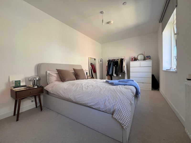 Room Hollydene in Greater London