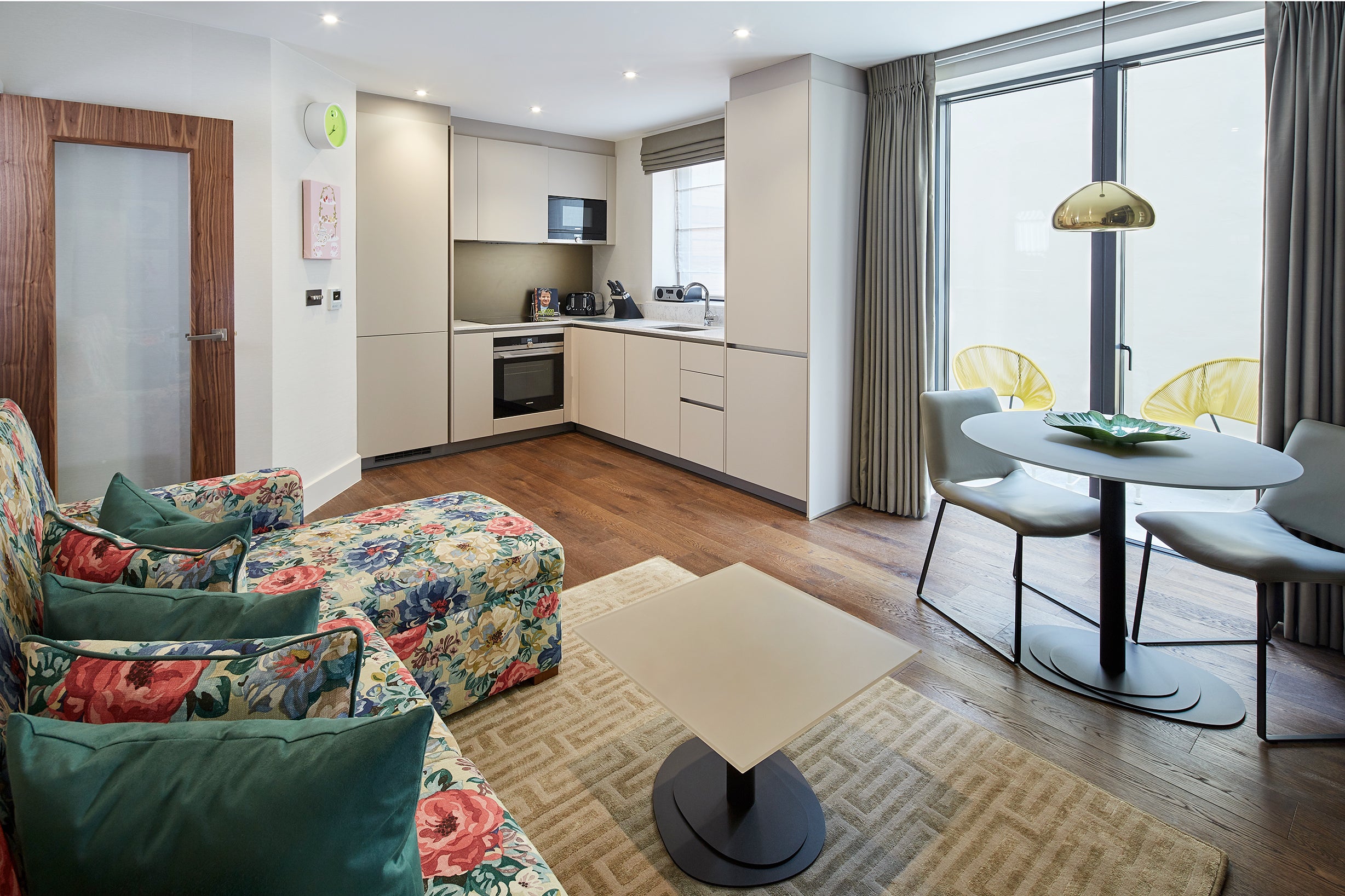 Flat Cheval Place in City of Westminster