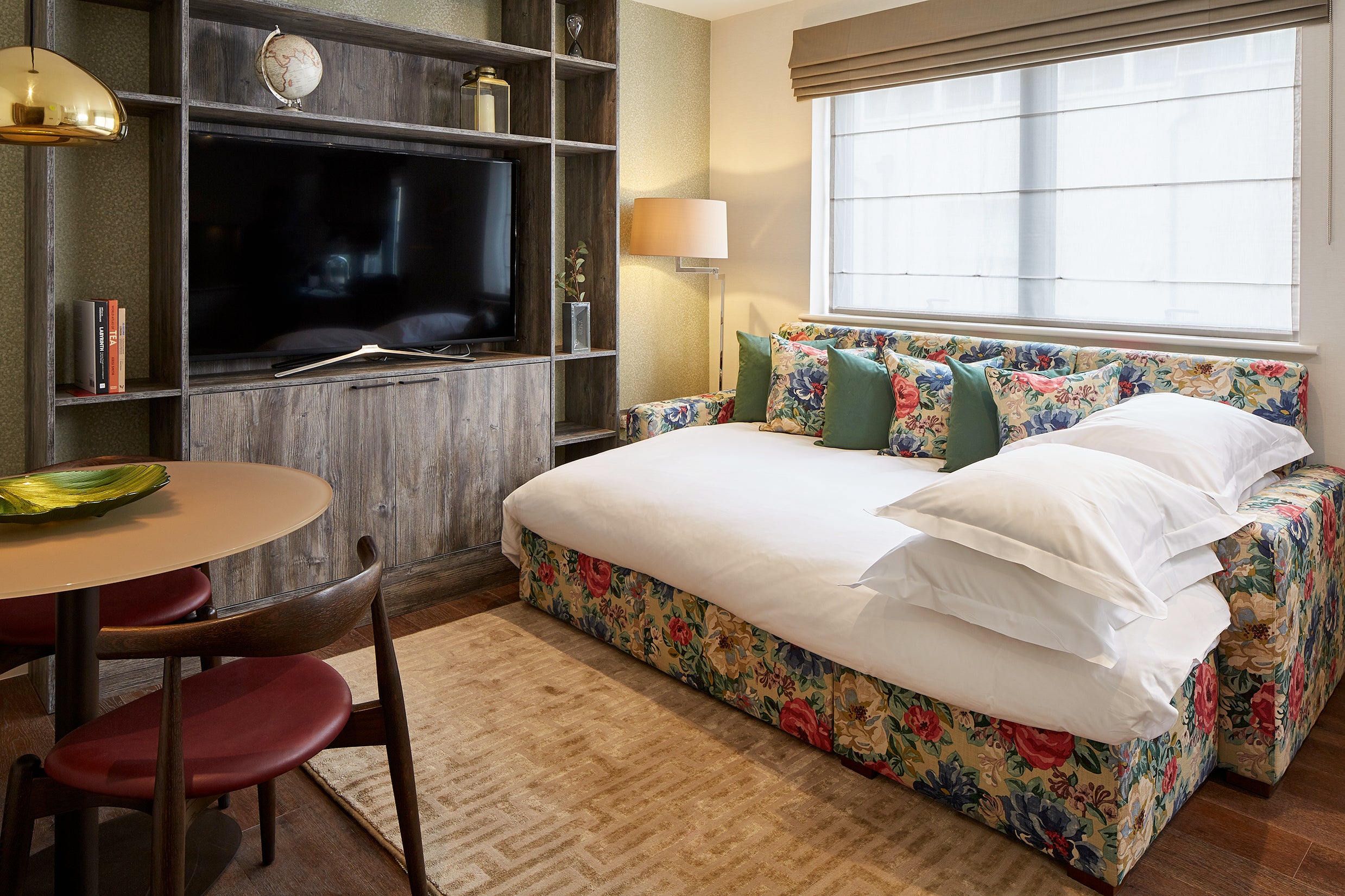 Flat Cheval Place in City of Westminster