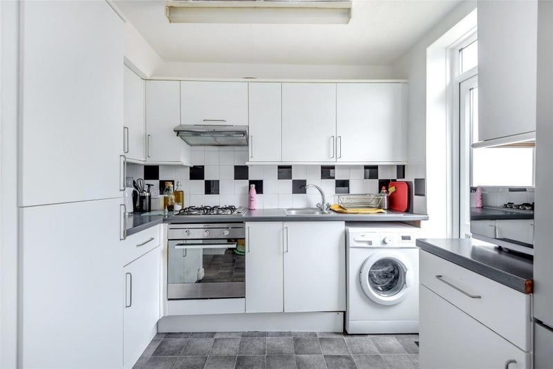 Room Grove Road in Greater London