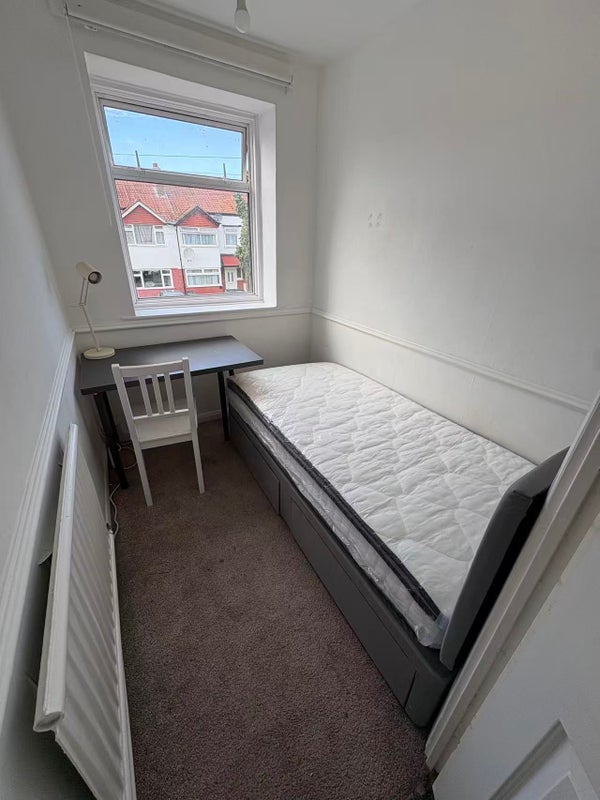 House Grove Road in Greater London