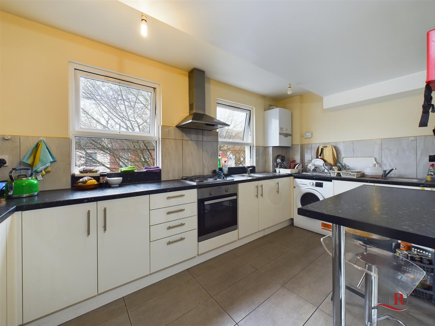 Room High Road in Greater London
