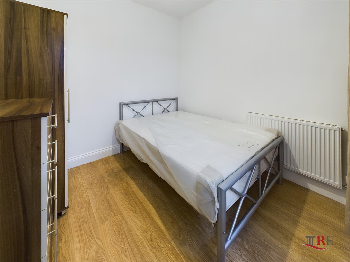 Room High Road in Greater London