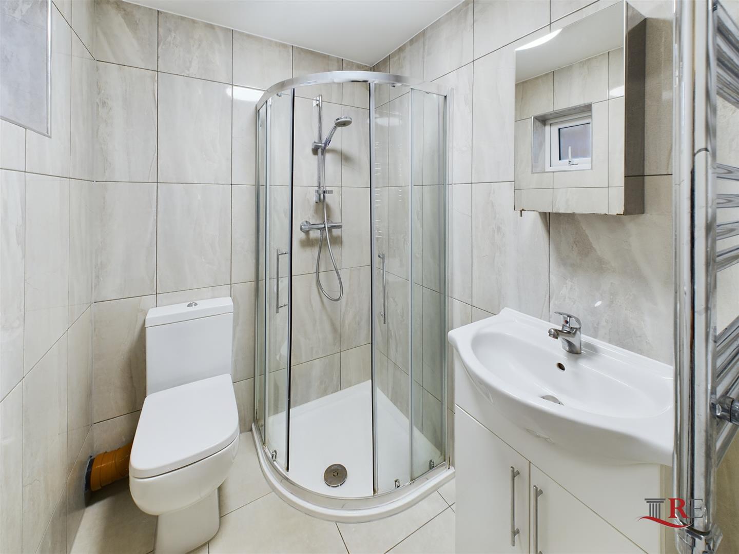 Room High Road in Greater London