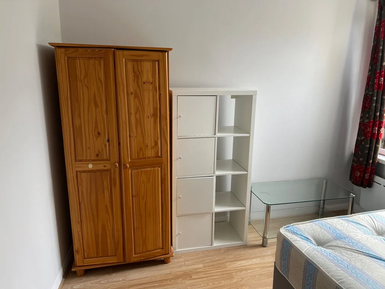 Room Chiswick High Road in Greater London