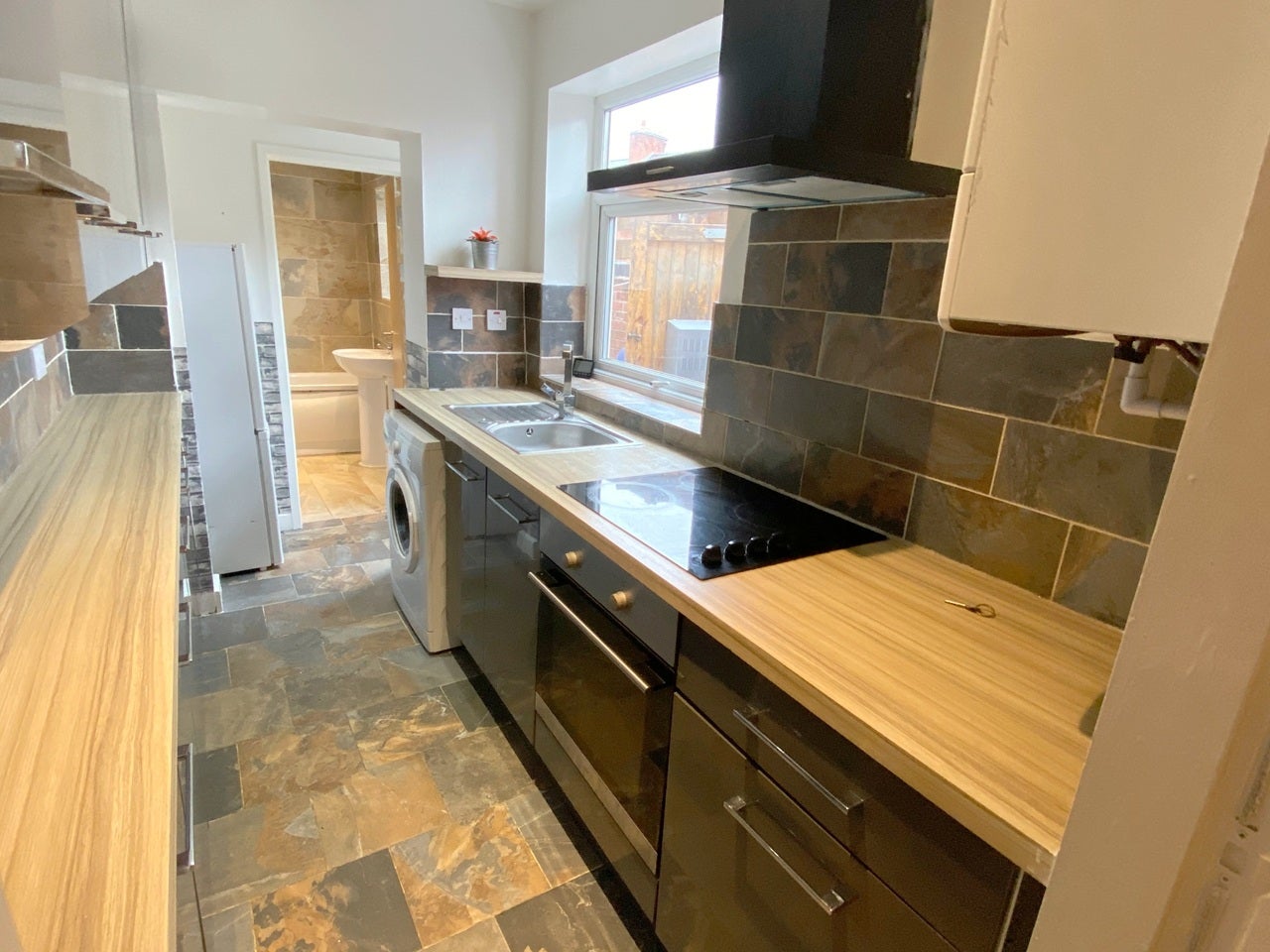 Flat Biddulph Avenue in Leicester