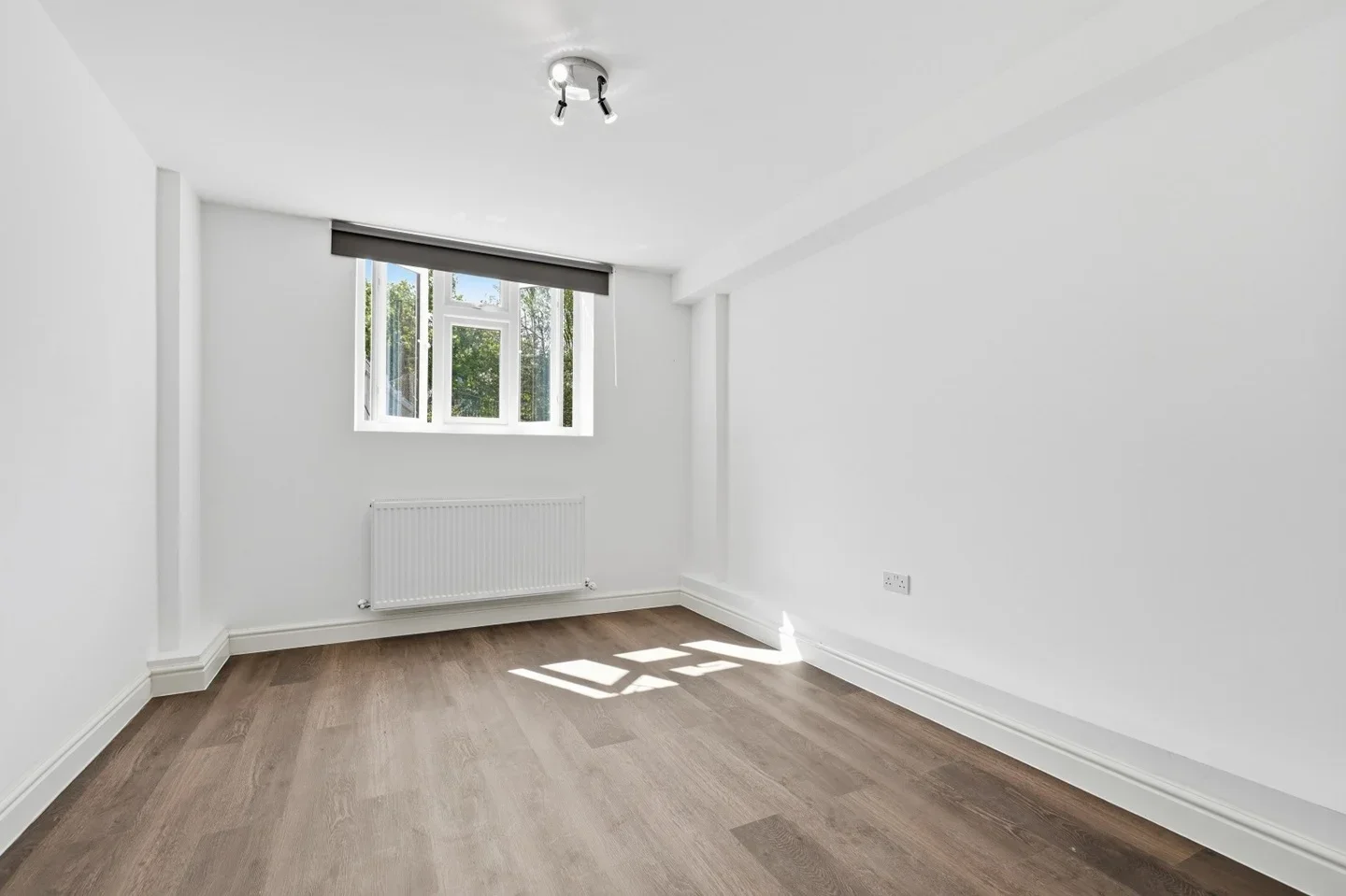 Flat Southend Lane in Greater London