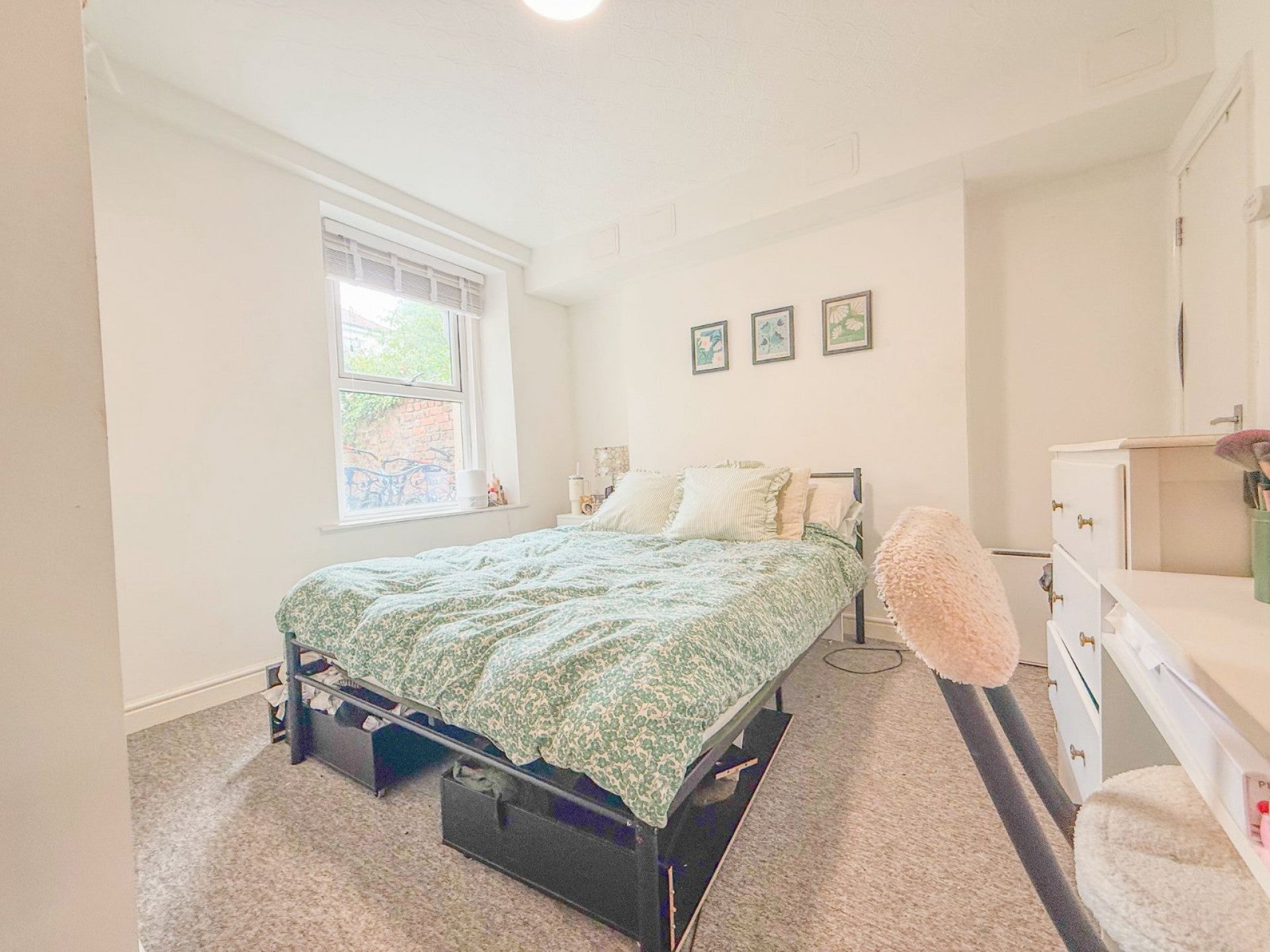 Flat Roslyn Road in Bristol