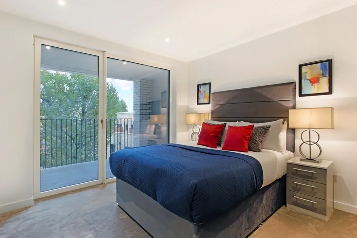 Flat Sayer Street in Greater London