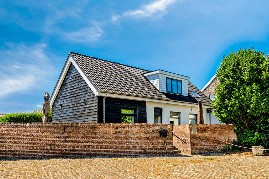 Huis Kruispolderkaai 1 in Kloosterzande